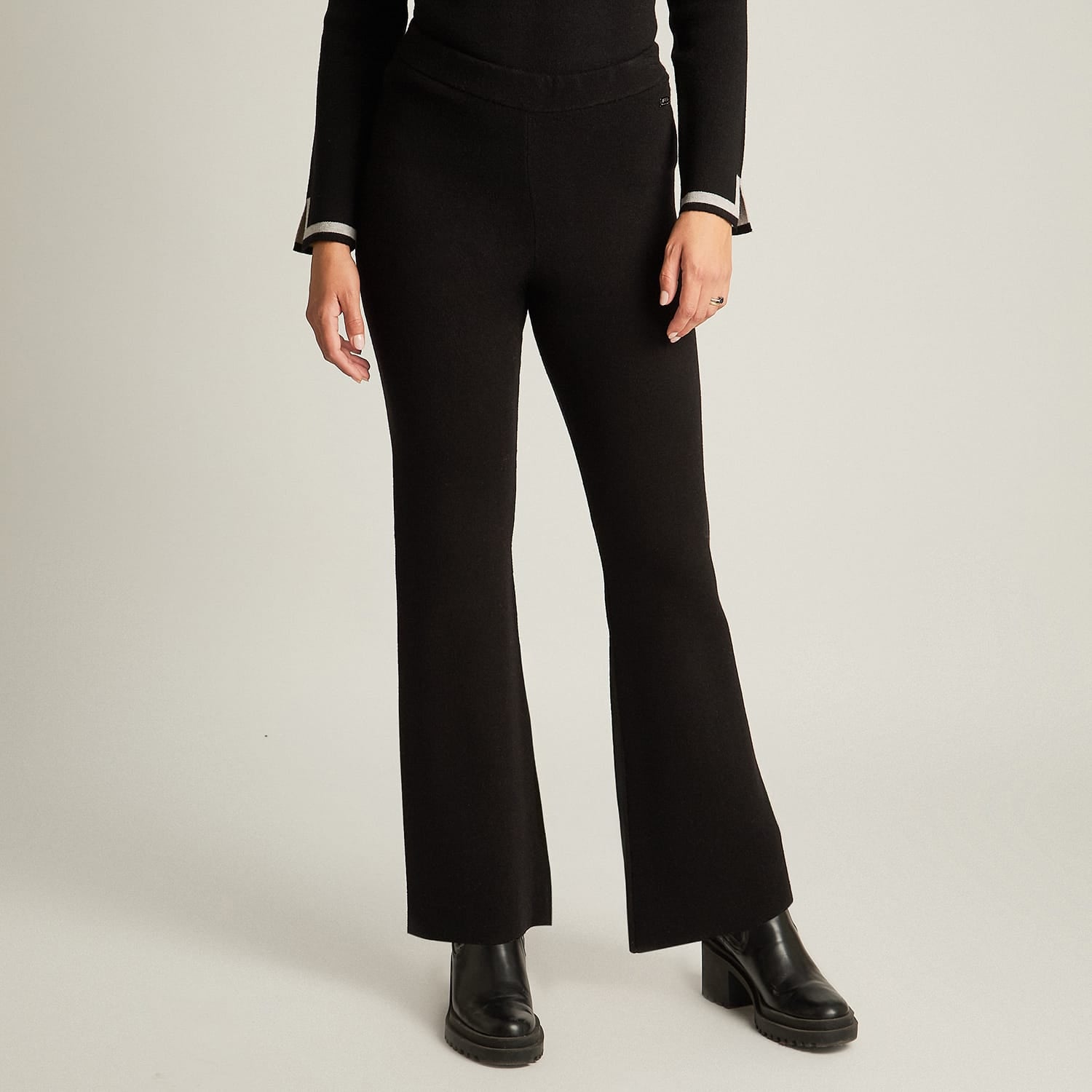 Pantalon Sport Negro Elasticidad Media Sin Forro Calce Normal Tela Tejido